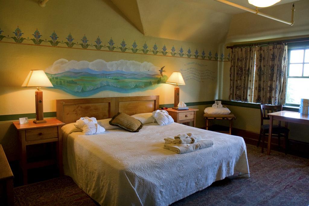 Mcmenamins Edgefield Hotel Troutdale Room photo
