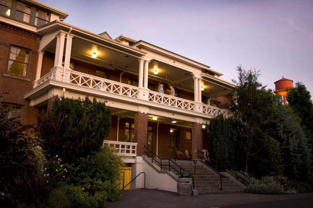 Mcmenamins Edgefield Hotel Troutdale Exterior photo