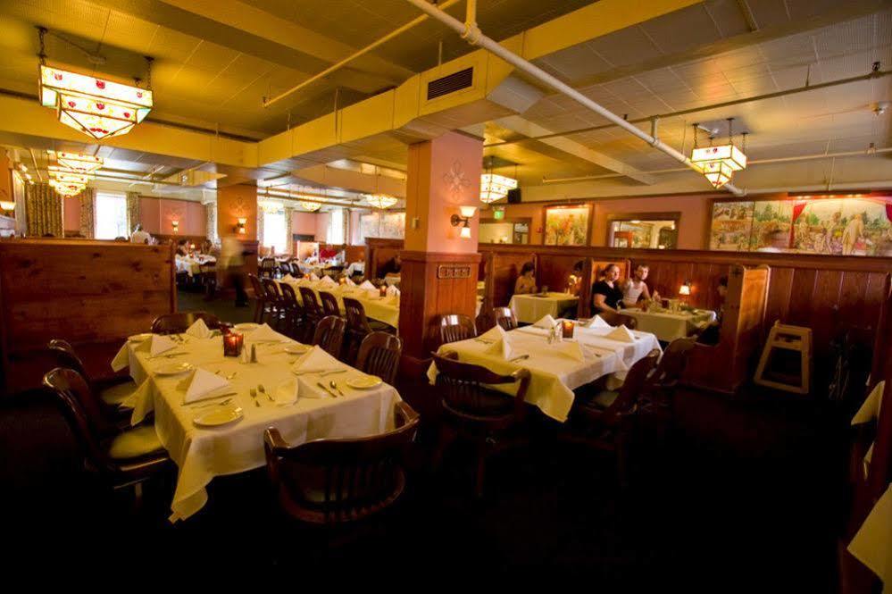 Mcmenamins Edgefield Hotel Troutdale Exterior photo